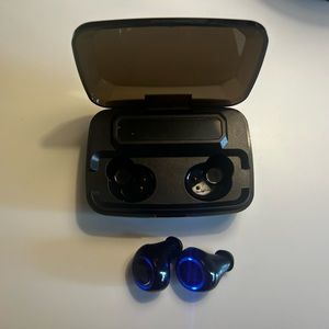 Wireless earbuds